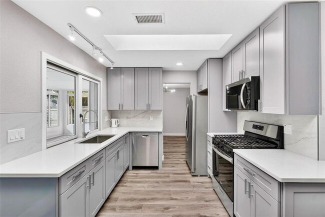 Photo - 5630 Venetian Blvd NE