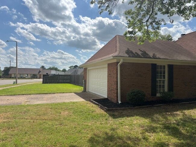 Photo - Welcome to 3829 Northcliff Drive!