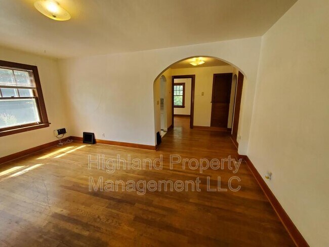 322 W Main St