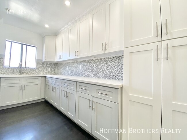 Photo - 1830 Cloverdale Ave Unit 4