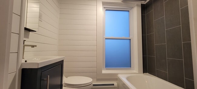 Photo - 187 Church St Unit 2R