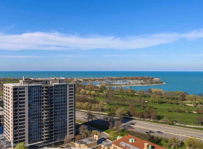 Building Photo - 655 W Irving Park Rd Rental