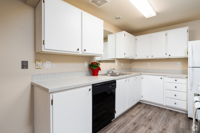 1BR, 1BA - 690SF - Cherry Bluffs & Cherry Ridge Apartments