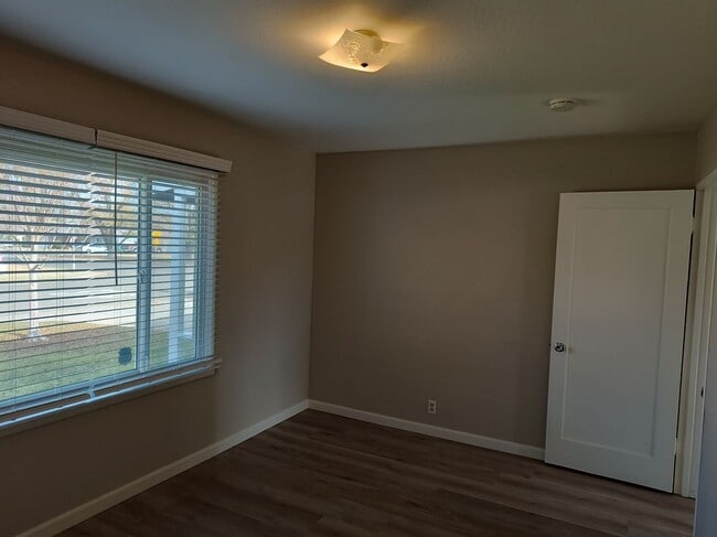 Photo - 3636 Alberta Ave