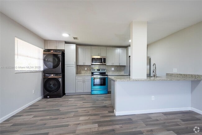 Building Photo - 4111 Stirling Rd Unit 509 Rental