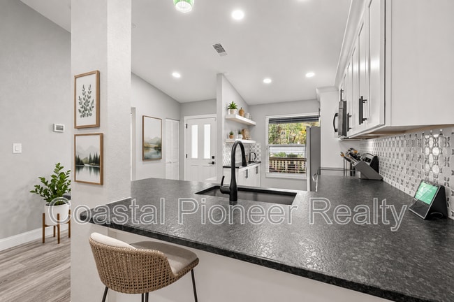 Photo - 124 Anclote Rd