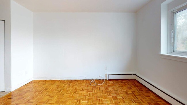 Photo - 2448 Carling Ave Unité 206