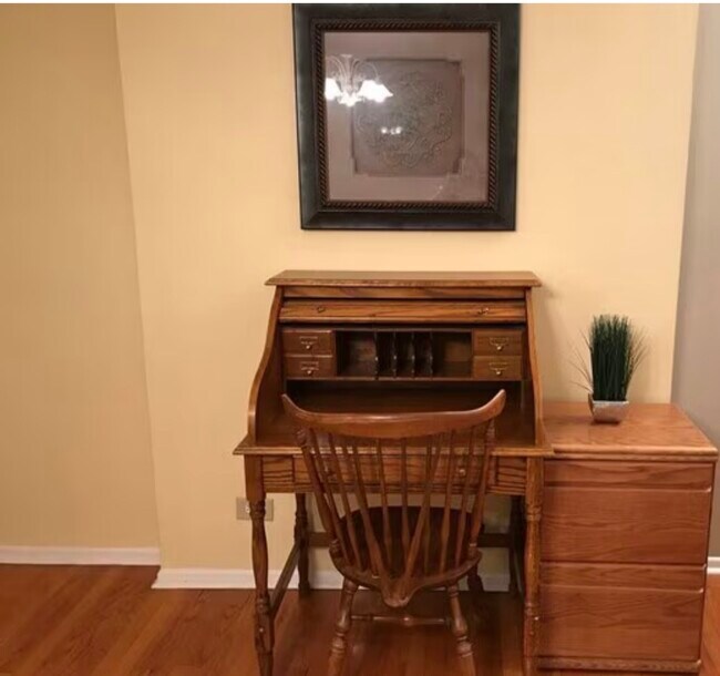 Office Corner - 553 W Park Ave Unit A