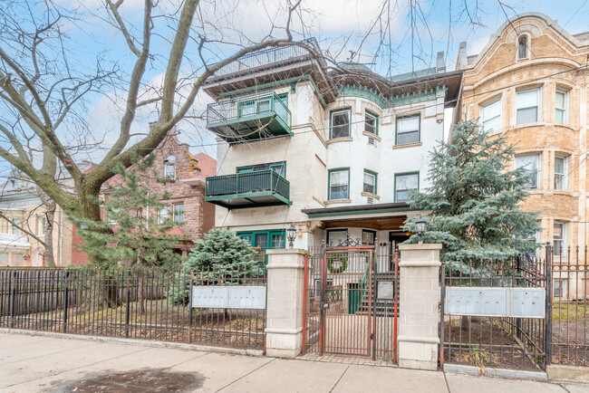 Building Photo - 4518 N Sheridan Rd Unit 3F Rental