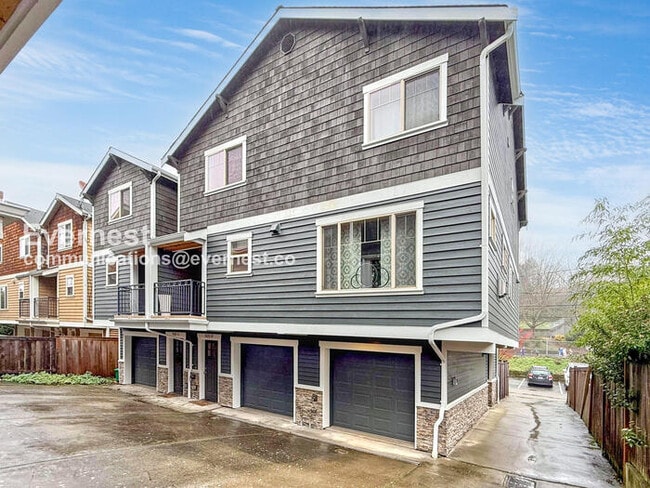 Photo - 3 Bed/2 Bath Townhome with Garage / Pet-Friendly / Vouchers Accepted / Available Now!