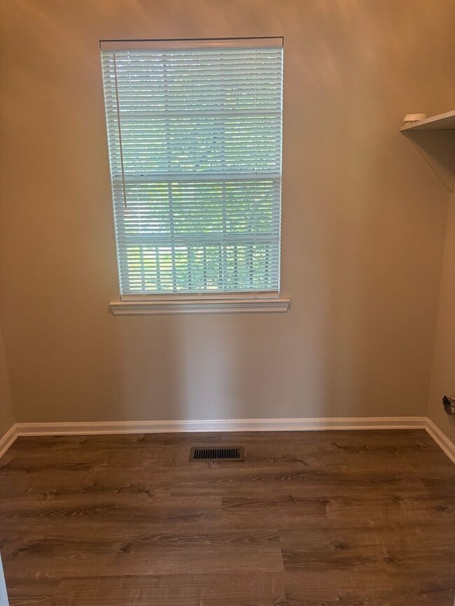 Photo - 2025 Brewster Rd