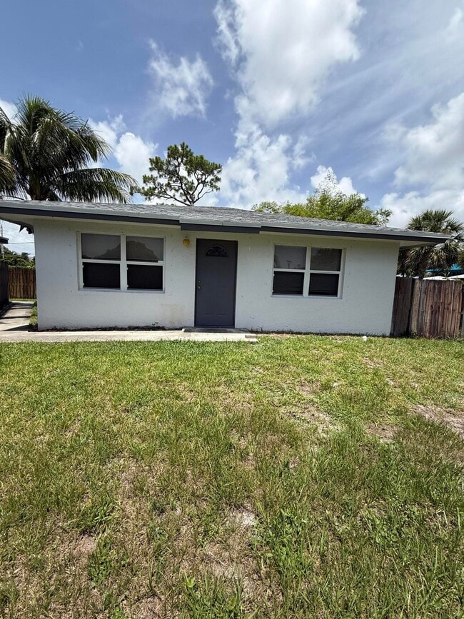 Building Photo - 3961 Park Ln