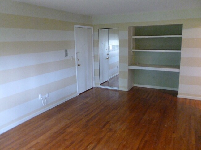 4113 Telegraph Rd Unit 212