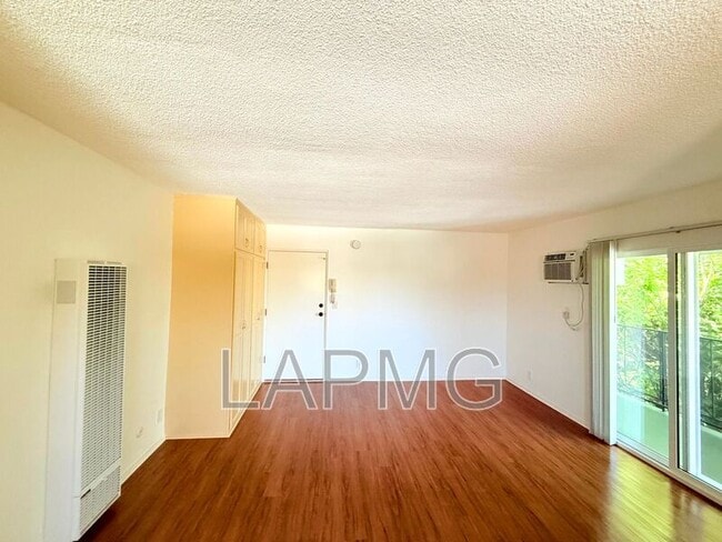 Photo - 2707 Pomeroy Ave