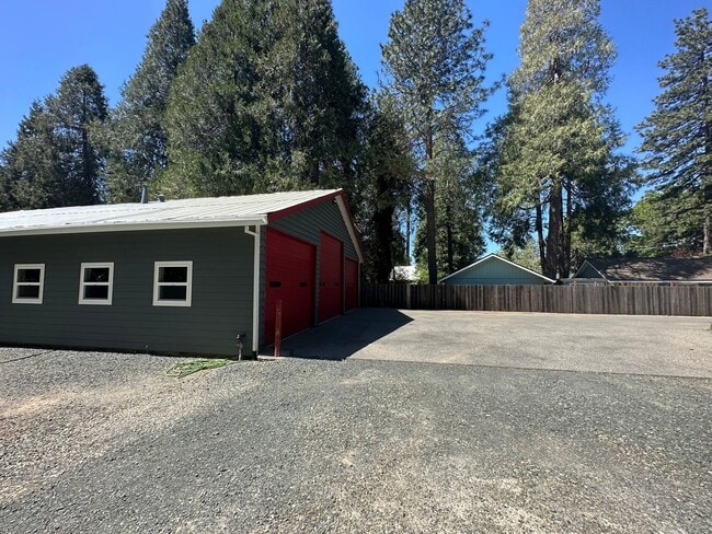 Photo - Newly Renovated 3 Bedroom 2 Bathroom Close to Town