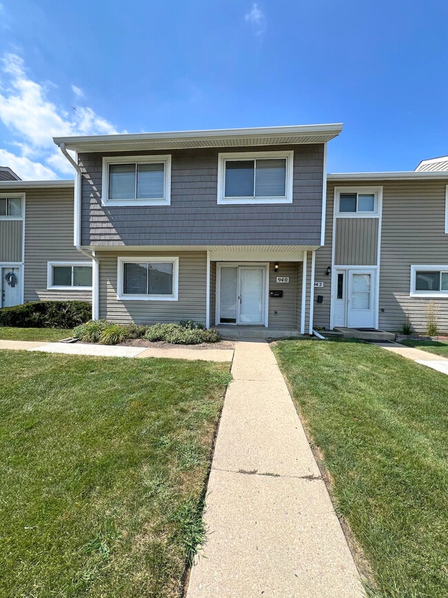 Building Photo - 940 Sandpiper Ct Rental