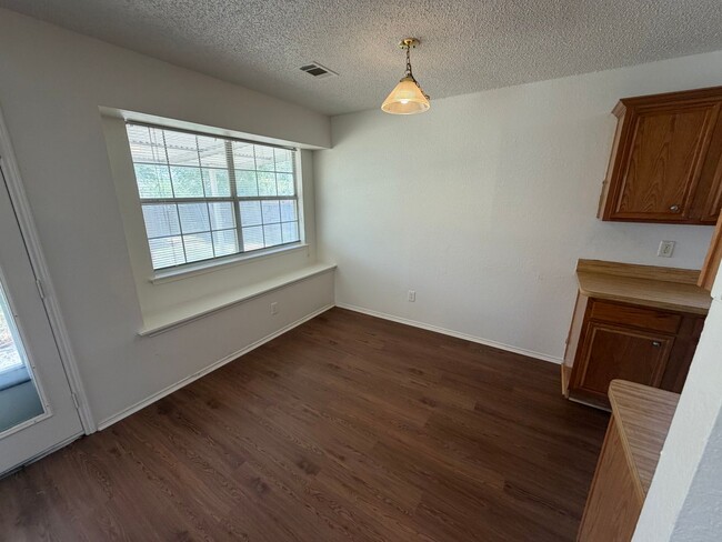 Building Photo - 1013 Shadybrook Ln