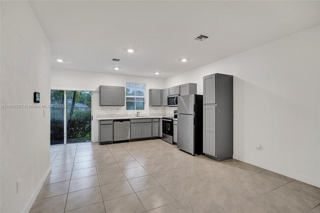 Photo - 376 NW 8th Ct