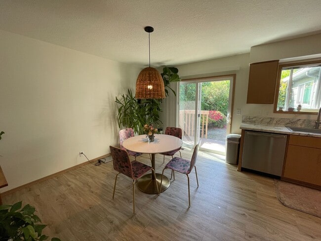 Photo - Stunning Eastmoreland Mid-Century Modern w/ Private Yard, A/C