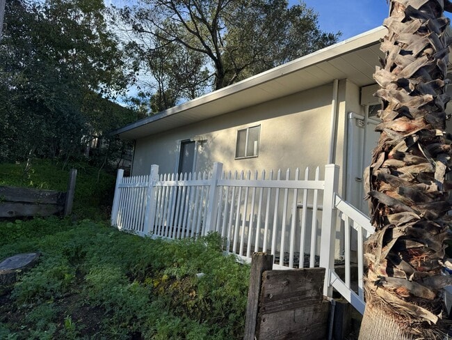 Photo - 160 College Ave Unit #B