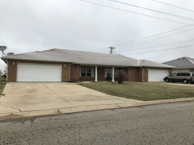 Photo - 3 BEDROOM 2 BATHROOM DUPLEX FOR RENT