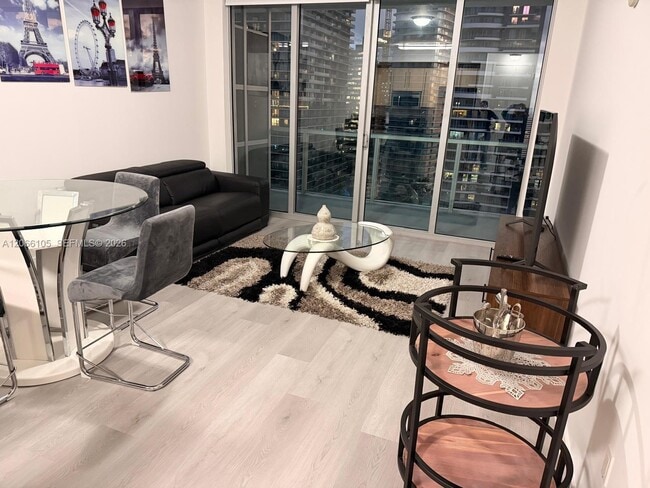 Photo - 79 SW 12th St Unidad 3105-S