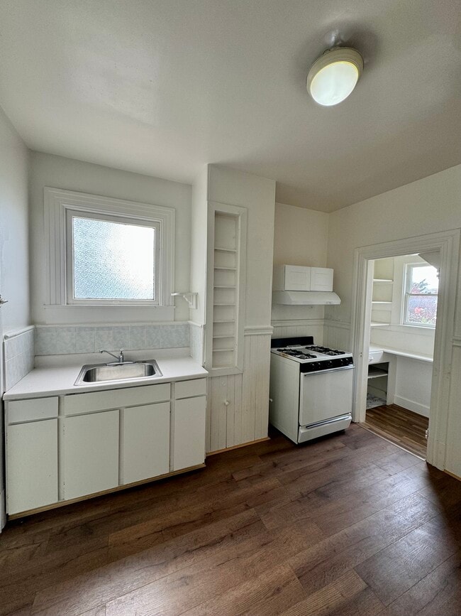 Photo - 1418 Pacific Ave Unidad Back Cottage