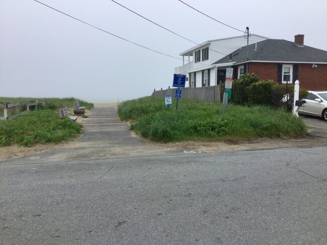 136 Franklin St Unidad Back