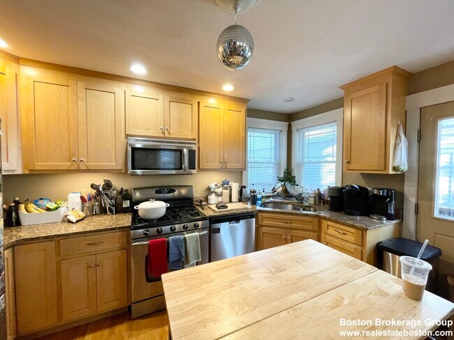 Photo - 23 Iroquois St