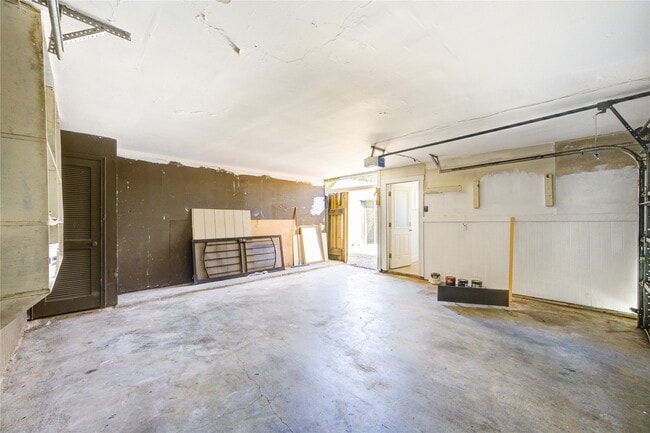 Photo - 9031 Sharpcrest St