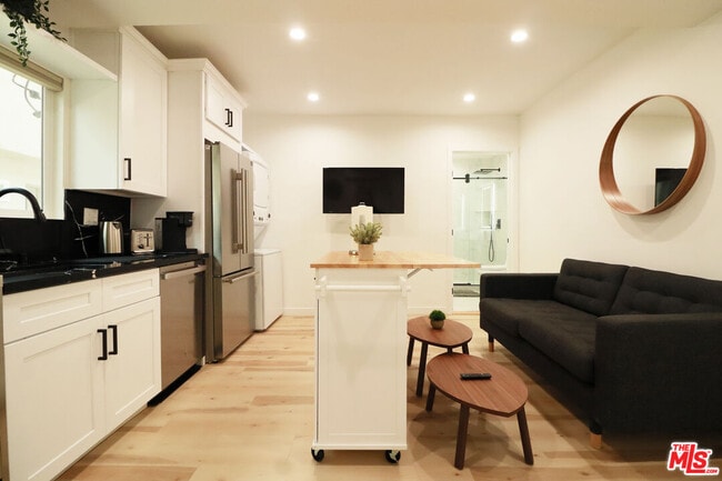 Photo - 9040 Phyllis Ave Unidad C