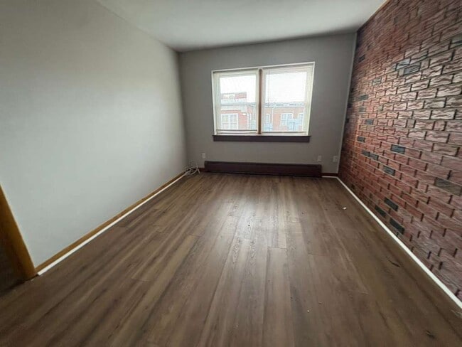 Photo - 185 Thompson St Unit 4