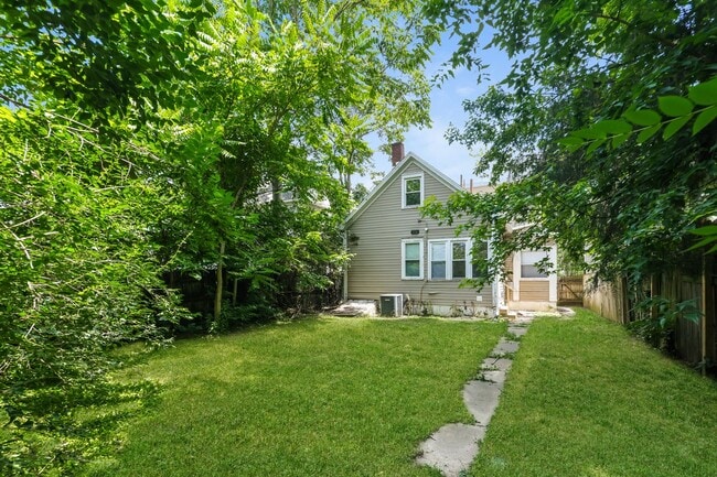 Photo - 3 Bed 1.5 Bathroom for rent in Dayton!