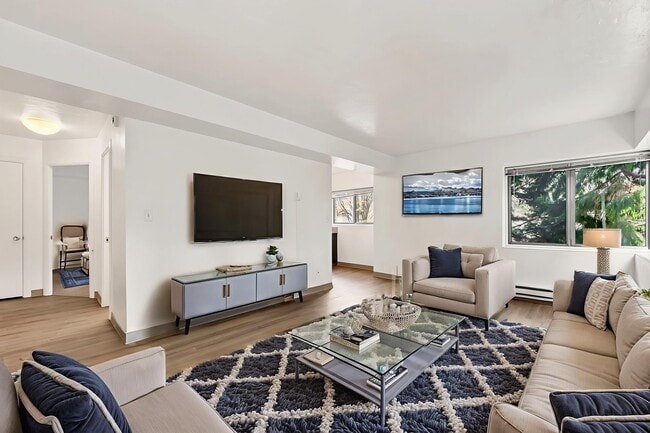 M202 - Uptown Arms & Manor