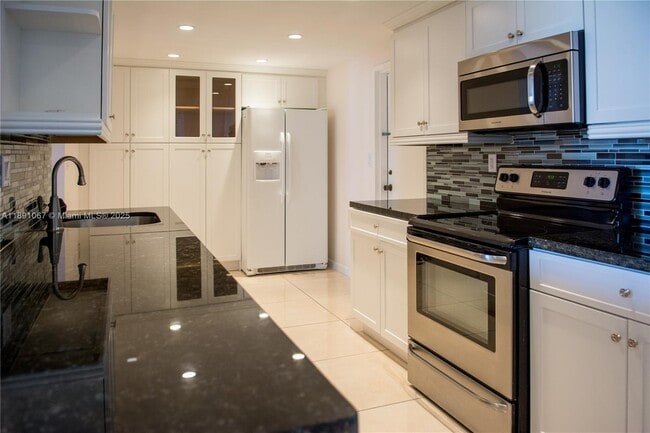Building Photo - 1833 S Ocean Dr Unit 906