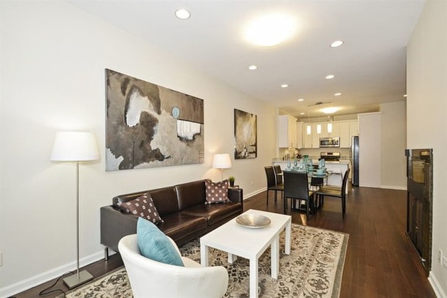 living/dining room - 1915 S Racine Ave Unit 1