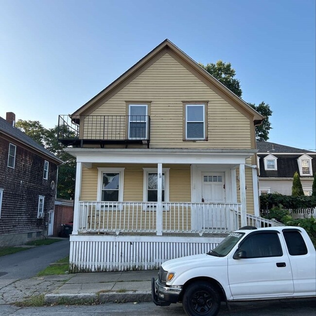 26 Sycamore St Unit 2S