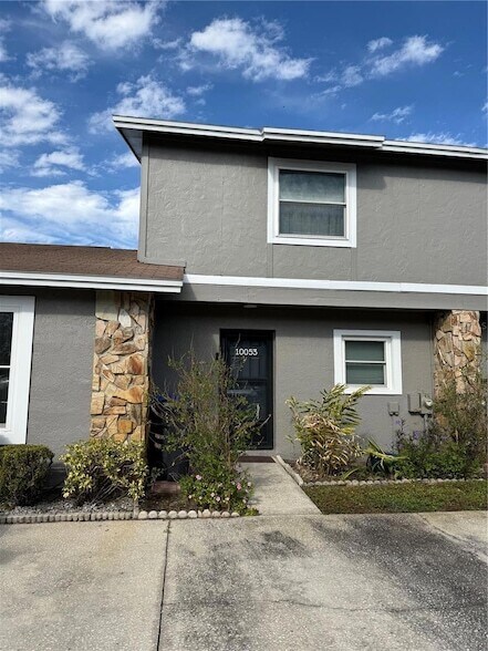 Building Photo - 10053 Lake Oak Cir