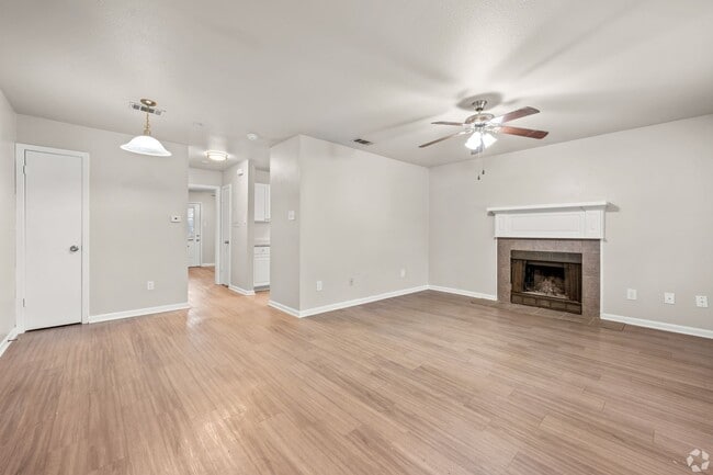 Photo - Seasons & Woodale Apartments