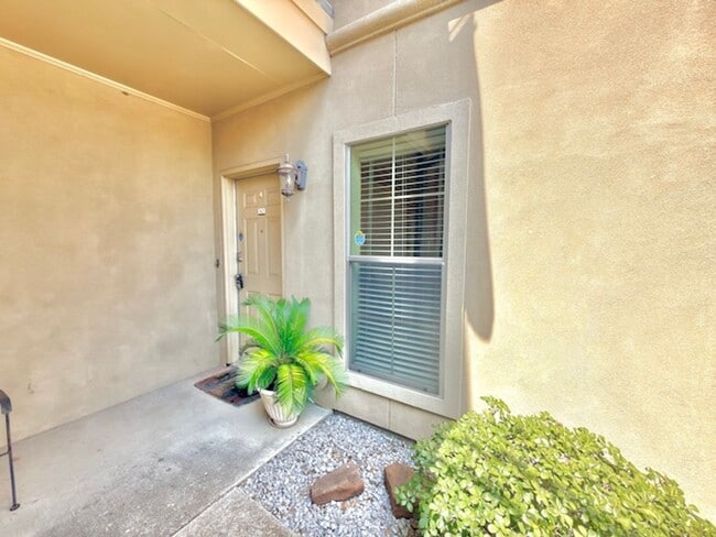 9413 Burbank Dr