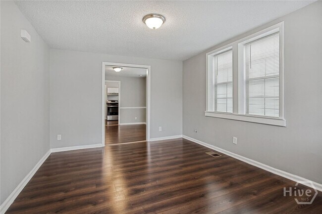 Photo - 1036 W 38th St