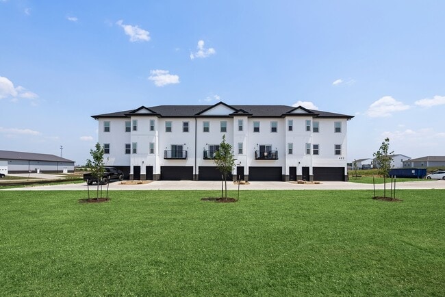 Building Photo - Twin Oaks Apartments