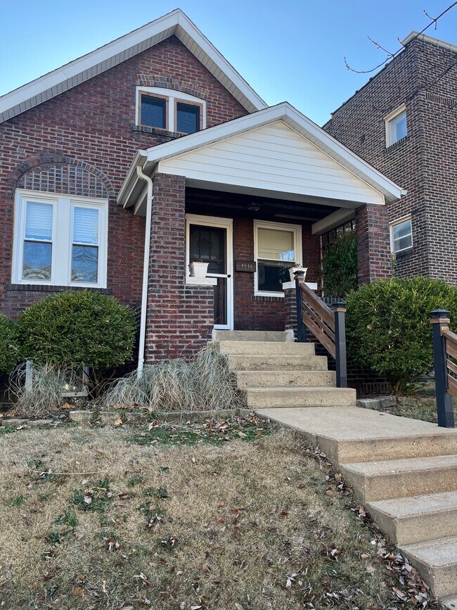 Vista frontal - 4940 Walsh St