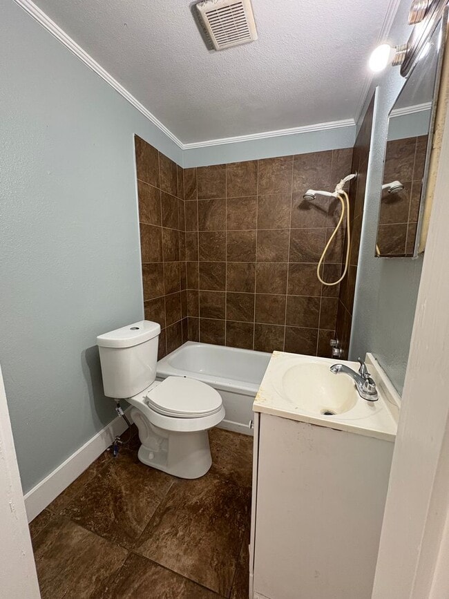 Photo - Nice house on large lot with low traffic