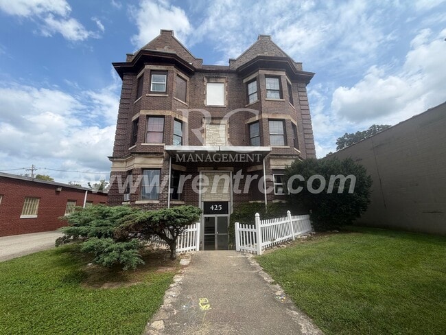 Building Photo - 425-3A Vermilion-N