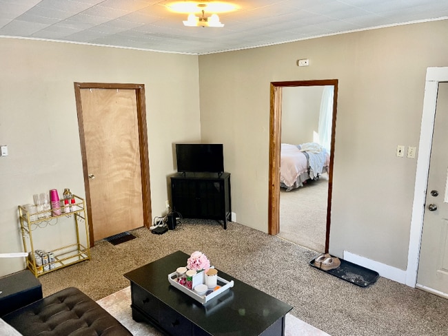 Photo - 323 Center St