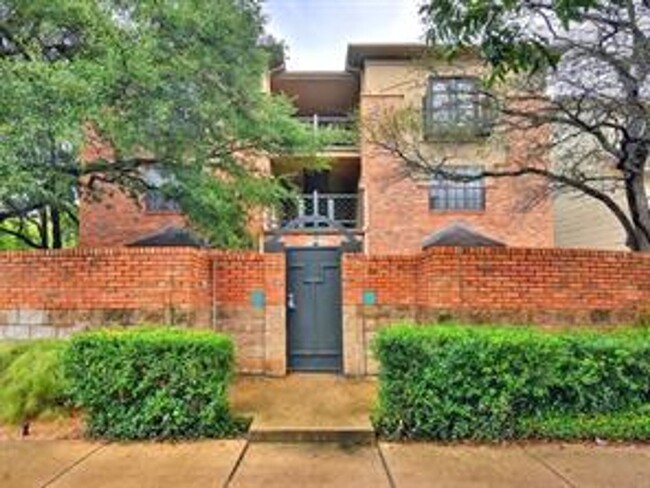 Building Photo - 1/1 Condo Walking Distance to UT Unit 302