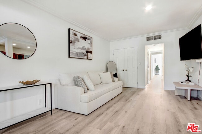 Photo - 1335 S Roxbury Dr