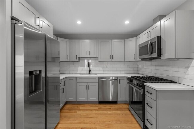 Building Photo - 36 Maple St Unit 3