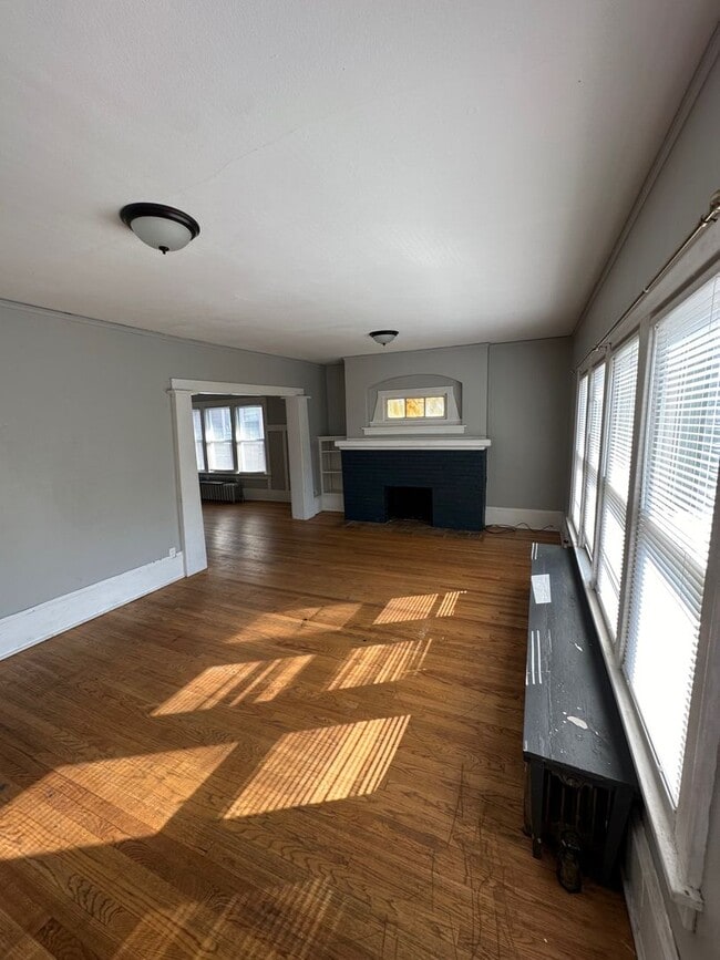 Photo - 4 Bedroom Near UWM Campus